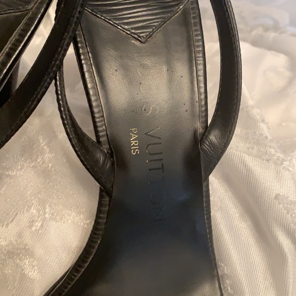 Louis Vuitton Epi Strappy Heels. Still in good shape - Picture 7 of 7